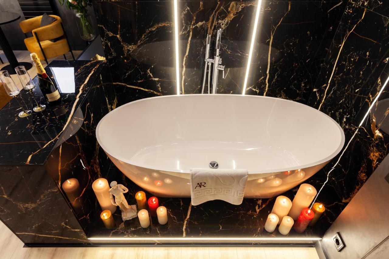 Aristo Jacuzzi Hotel Liov Exterior foto