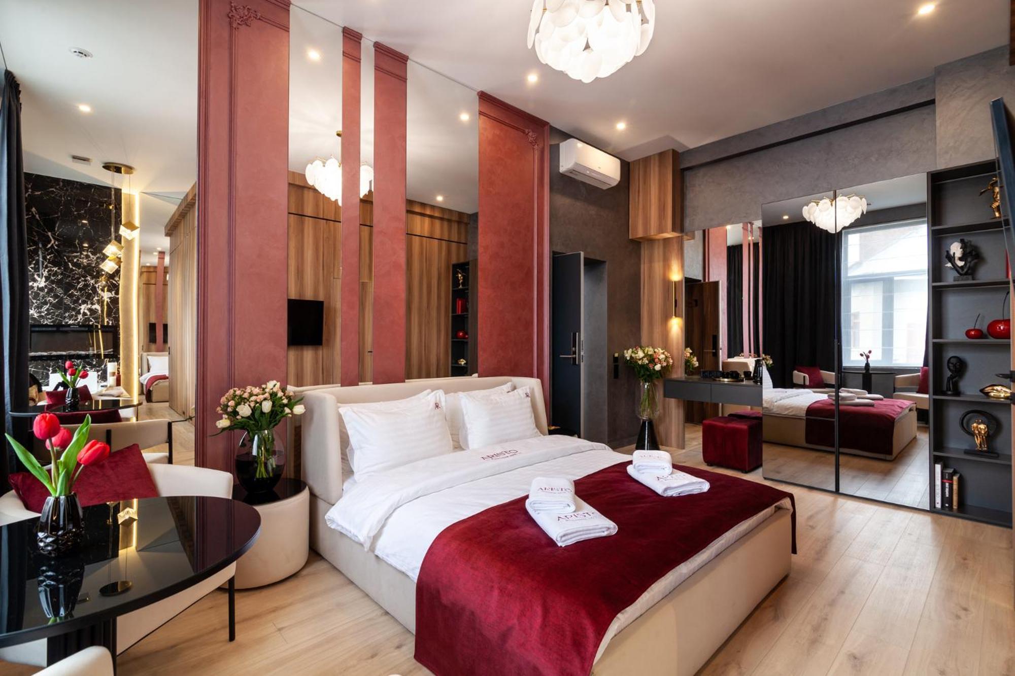 Aristo Jacuzzi Hotel Liov Exterior foto