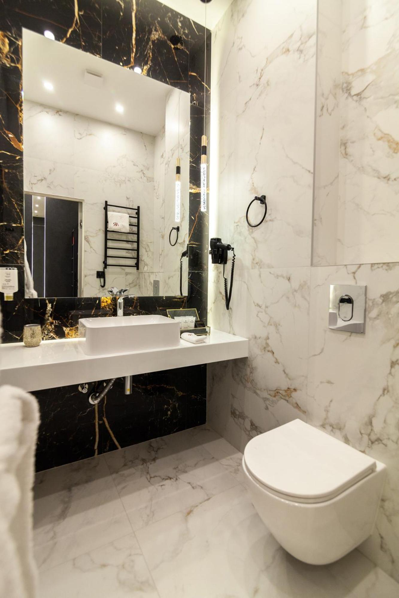 Aristo Jacuzzi Hotel Liov Exterior foto