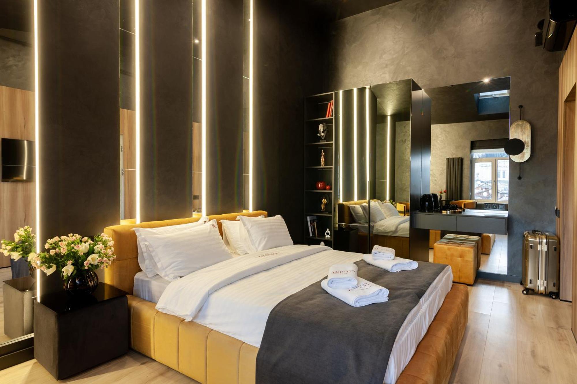Aristo Jacuzzi Hotel Liov Exterior foto