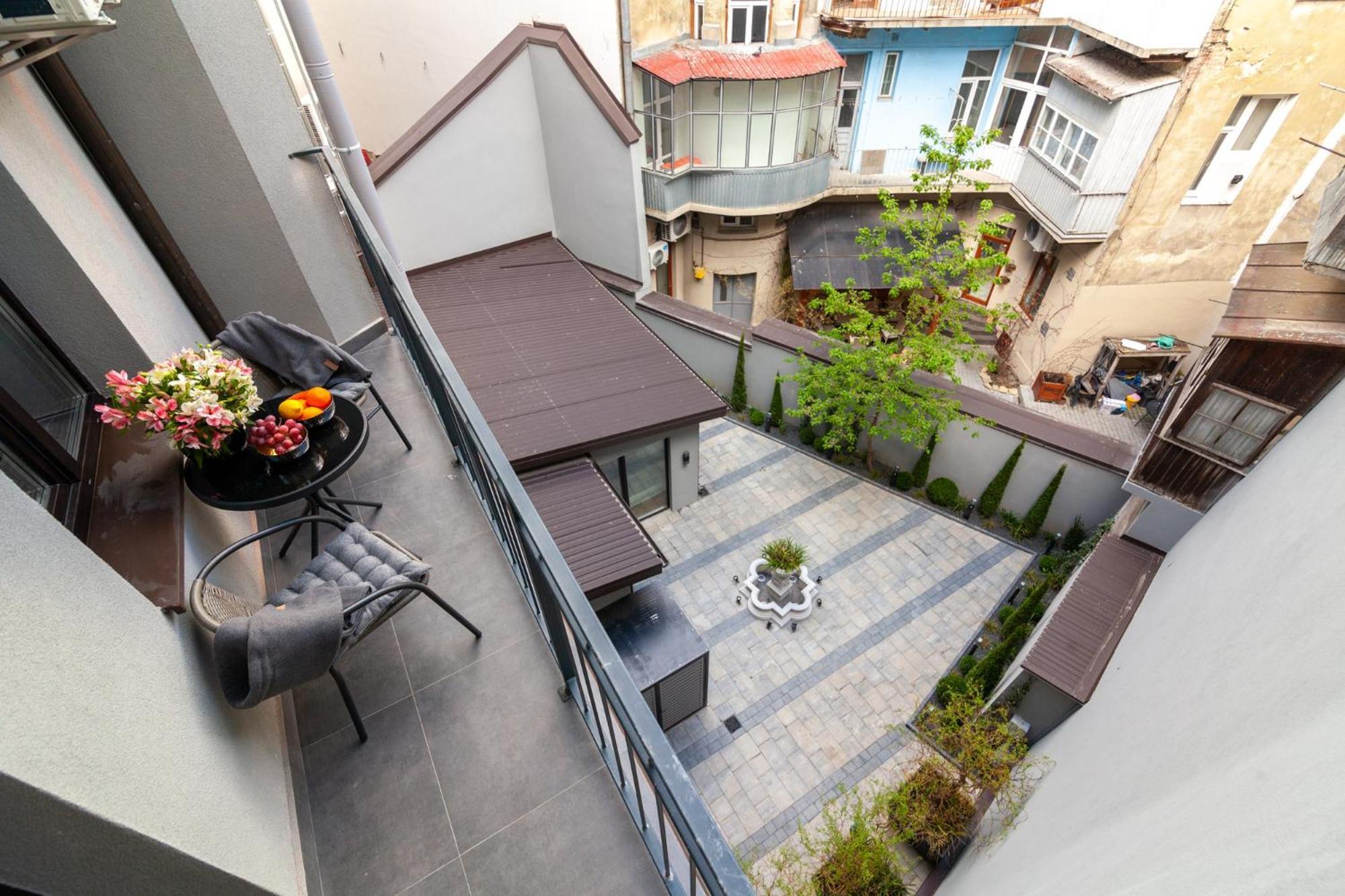 Aristo Jacuzzi Hotel Liov Exterior foto