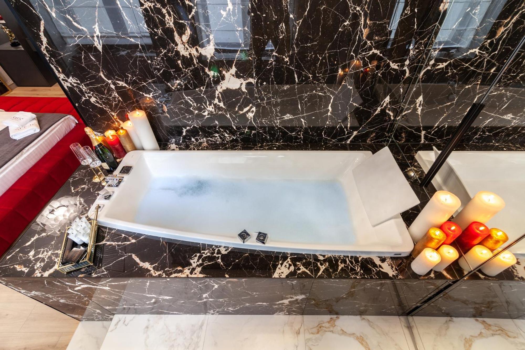 Aristo Jacuzzi Hotel Liov Exterior foto
