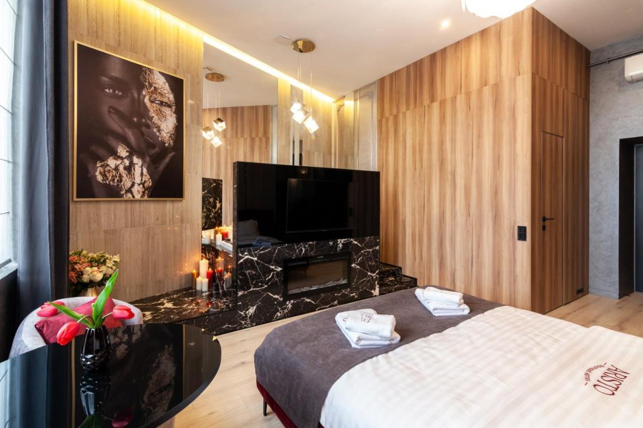 Aristo Jacuzzi Hotel Liov Exterior foto